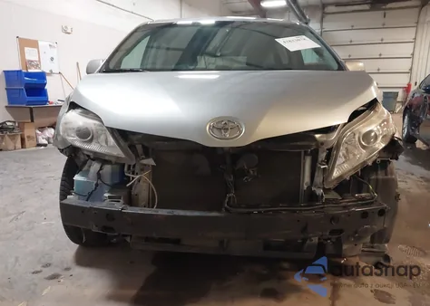 2017 Toyota Sienna Xle Premium 8 Passenger z USA, uszkodzony, nr VIN 5TDYZ3DC0HS845230